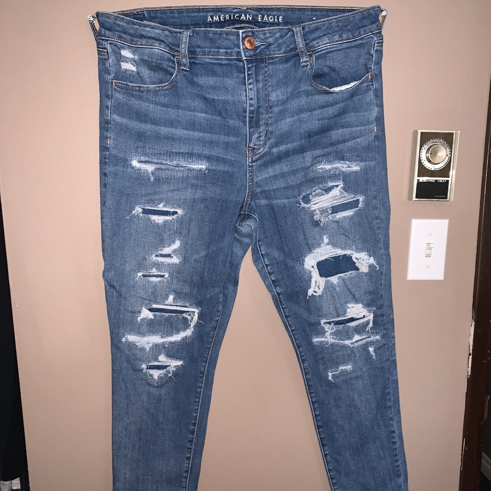 American Eagle plus size distressed jeans
